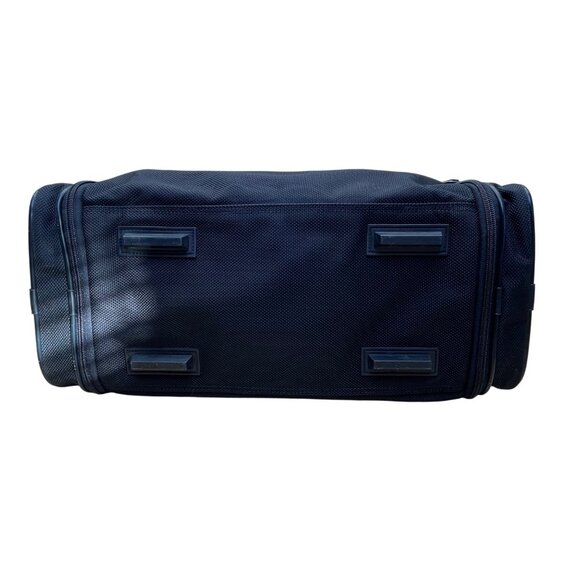 Metro XP Men’s Black Nylon Multi-Compartment Lock Secure Zip Travel Duffel Bag - Picture 5 of 16